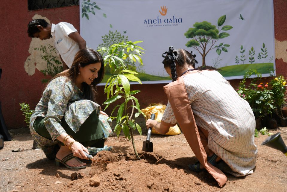 Sneh Asha Foundation Encourages Students to Adopt Saplings Instead of Just Planting Them