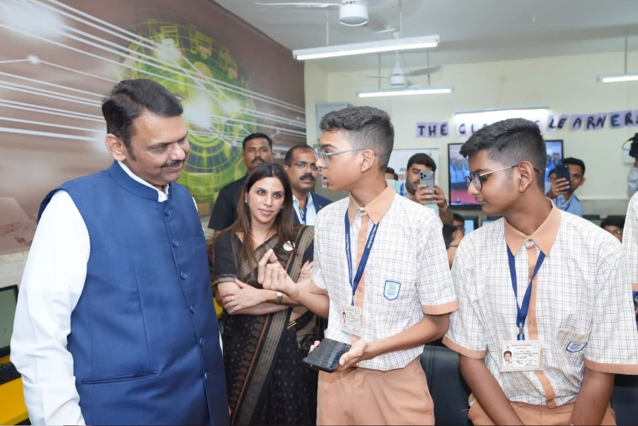 Mumbai Municipal School Students Impress CM Fadnavis